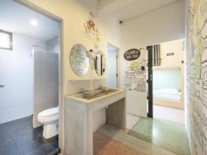 1 người trong phòng tập thể 10 giường – Nam & Nữ (1 Person in 10-Bed Dormitory - Mixed)