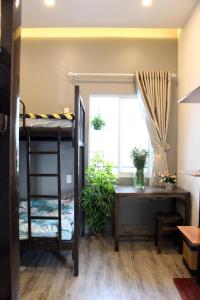 Phòng 4 Người Có Phòng Tắm Riêng Bên Ngoài (Quadruple Room with Private External Bathroom)