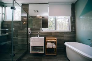 Phòng Deluxe 4 người (Deluxe Quad Room)