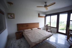Phòng Loại Sang Hướng Biển Giường Đôi Có Ban Công (Deluxe Sea View Double Room with Balcony)