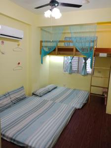 Phòng gia đình với phòng tắm riêng. (Family Room with Private Bathroom)