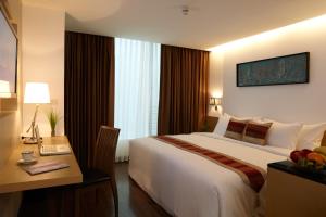 Phòng Deluxe giường King - Không hút thuốc (Deluxe King Room - Non-Smoking)