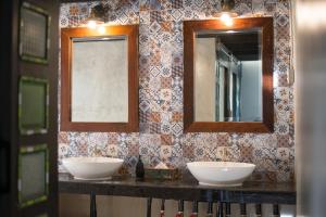 Phòng 3 người Có phòng tắm chung (Triple Room Shared Bathroom)