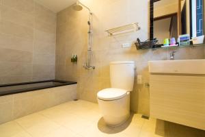 Phòng 4 Người Có Bồn Tắm (Quadruple Room with Bath)