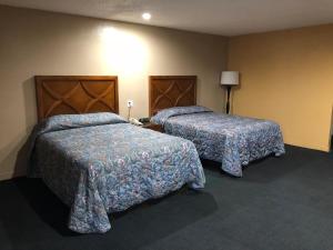 Queen Room with Two Queen Beds- Non Smoking room in Los Angeles Inn & Suites - LAX