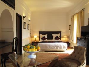 Suite with Terrace room in Villa Le Perroquet Bleu