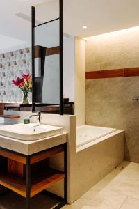 Phòng Đôi Cao Cấp có Bồn Tắm (Superior Double Room with Bathtub)