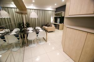 Family Suite room in Robertson Premier Suites by Subhome