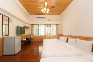 Phòng Tiêu Chuẩn 4 Người (Standard Quadruple Room)