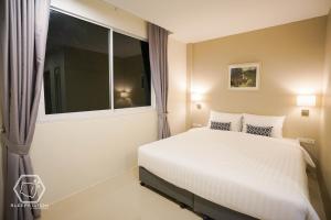 Building 1 Deluxe Room with Window