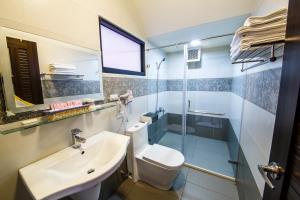 Phòng Bốn Người Có Phòng Tắm Riêng (Quadruple Room with Private Bathroom)