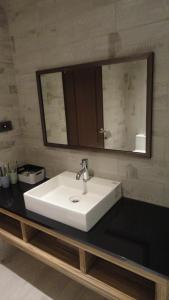 Phòng Hạng Tiết kiệm Cho 4 Người (Economy Quadruple Room)