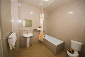 Phòng 4 Người Có Ban Công (Quadruple Room with Balcony)