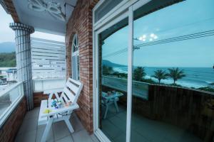 Phòng Deluxe Giường Đôi Với Ban Công và Tầm Nhìn Ra Biển (Deluxe Double Room with Balcony and Sea View)