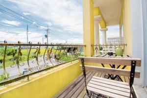 Biệt Thự Nhìn Ra Vườn (Villa with Garden View)