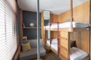 Phòng Với Giường Tầng và Phòng Tắm Riêng (Bunk Bed Room with Private Bathroom)
