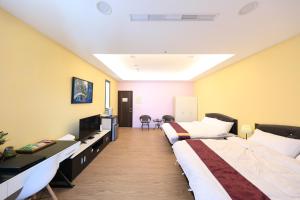 Phòng 4 người nhìn ra vườn (Quadruple Room with Garden View)