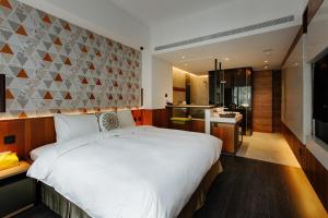 Phòng Đôi Loại Sang có Bồn Tắm (Deluxe Double Room with Bathtub)