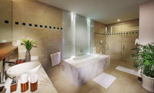 Phòng Verde Hướng Vườn (Verde Garden View Room)