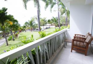 Azul hướng hồ bơi (Azul Pool View)