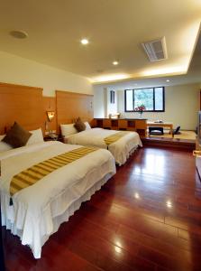 Suite Gia Đình Deluxe (Deluxe Family Suite)