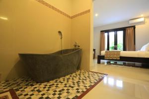 Biệt Thự Có Hồ Bơi Riêng (Villa with Private Pool)