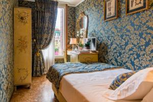 Single Room with External Private Bathroom and View room in Hotel Santo Stefano