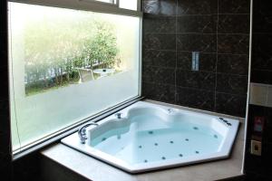 Phòng 4 Người Có Bồn Tắm (Quadruple Room with Bath)