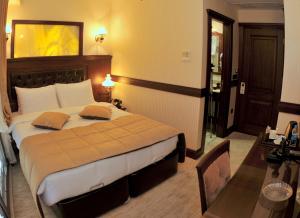 Standard Double Room room in Divalis Hotel