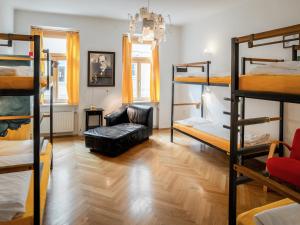 Bunk Bed in Mixed Dormitory Room room in Vienna Hostel Ruthensteiner
