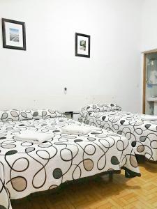 Double Room with Extra Bed room in Hostal Los Arcos
