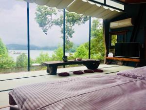 Phòng Bốn Người có Cảnh (Quadruple Room with View)