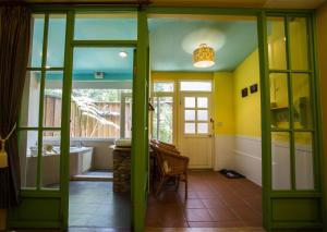 Phòng Deluxe Giường Đôi Có Bồn Tắm (Deluxe Double Room with Bath)