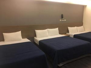 Phòng Gia Đình Không Có Cửa Sổ (Family Room No Window )