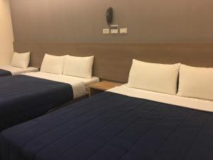 Phòng Gia Đình Không Có Cửa Sổ (Family Room No Window )