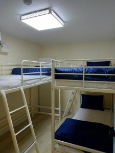 Phòng Ngủ Tập Thể Nam 4 Giường (4-Bed Male Dormitory Room )