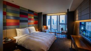 Deluxe King Room with Garden View and Lounge Access