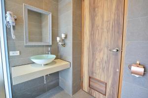 Phòng Deluxe Giường Đôi Có Bồn Tắm (Deluxe Double Room with Bath)