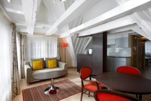 Deluxe Business Apartment room in Krasnapolsky Apartments