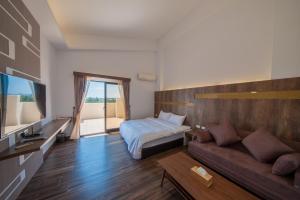 Phòng Deluxe Giường Đôi Với Ban Công và Tầm Nhìn Ra Biển (Deluxe Double Room with Balcony and Sea View)