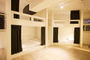 1 người trong phòng Tập Thể 8 giường (Nữ) (8-Bed Dormitory -- Female Only)