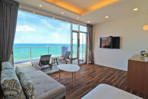 Phòng Giường Đôi có Ban công và Nhìn ra Biển (Double Room with Balcony and Sea View)