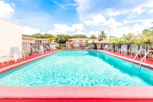 Econo Lodge Inn & Suites in Miami