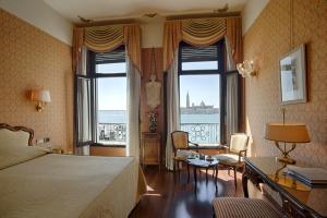 Superior Double Room with Lagoon View room in Locanda Vivaldi