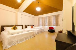 Phòng 4 Người Có Phòng Tắm (Quadruple Room with Bathroom)