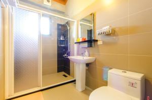 Phòng 4 Người Có Phòng Tắm (Quadruple Room with Bathroom)