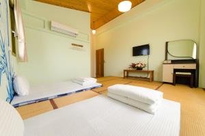 Phòng 2 Giường Đơn Có Phòng Tắm (Twin Room with Bathroom)