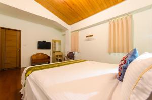 Phòng Giường Đôi Lớn Loại Sang (Deluxe Queen Room)