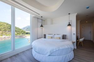 Phòng Deluxe hướng biển giường đôi (Deluxe Double Room with Sea View)
