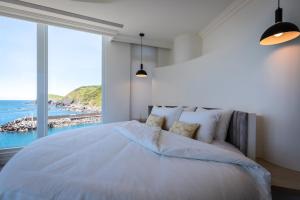 Phòng Deluxe hướng biển giường đôi (Deluxe Double Room with Sea View)